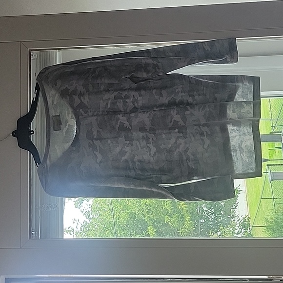 Light green camo oversized top - Picture 3 of 4